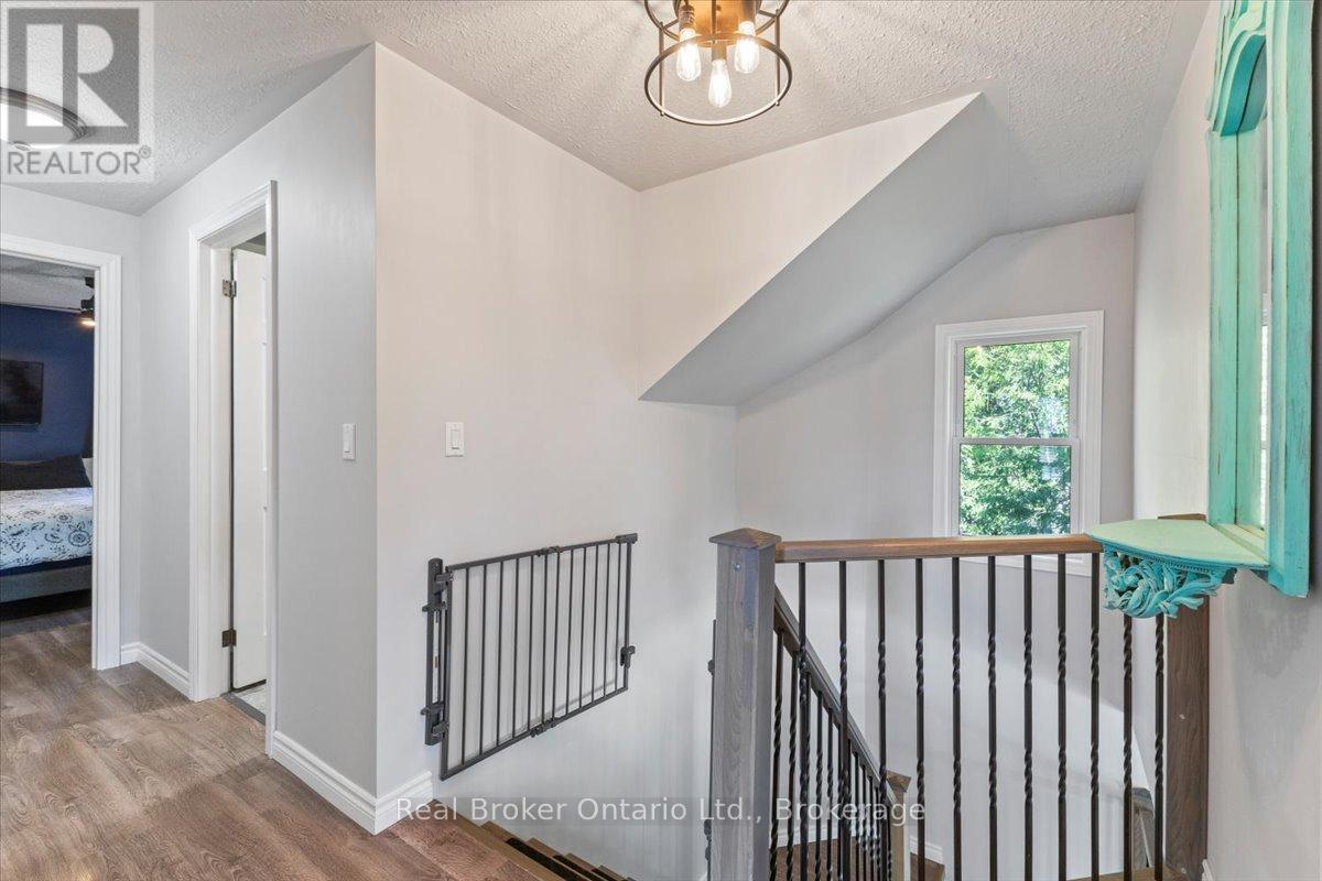 732 Arthur Street, West Grey, Ontario  N0G 1C0 - Photo 12 - X13424484