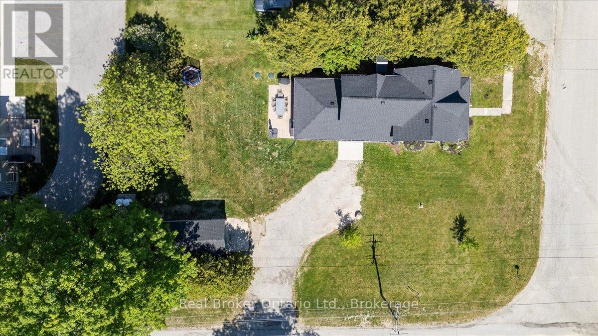 732 Arthur Street, West Grey, Ontario  N0G 1C0 - Photo 3 - X13424484