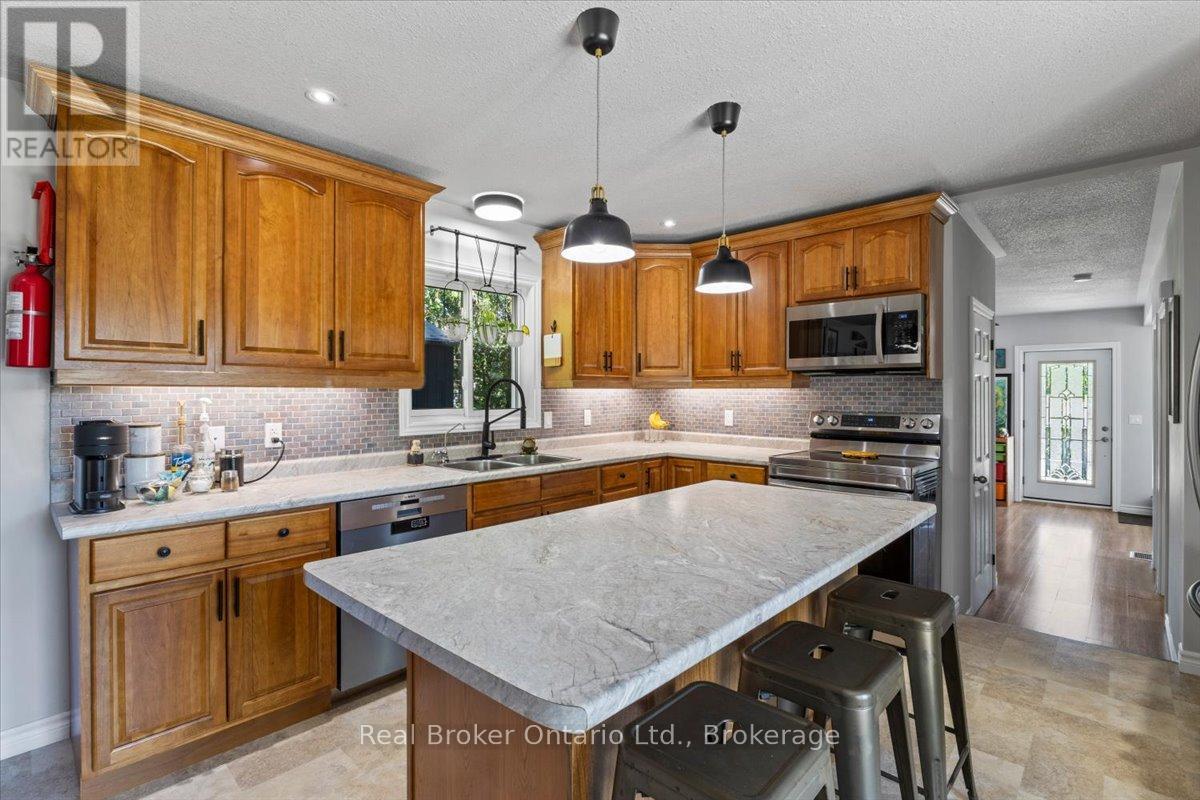 732 Arthur Street, West Grey, Ontario  N0G 1C0 - Photo 4 - X13424484