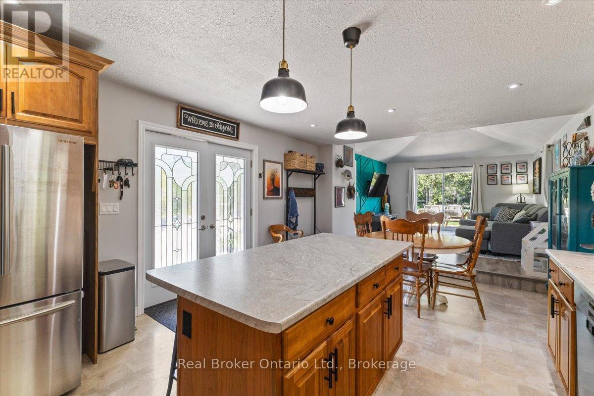 732 Arthur Street, West Grey, Ontario  N0G 1C0 - Photo 5 - X13424484