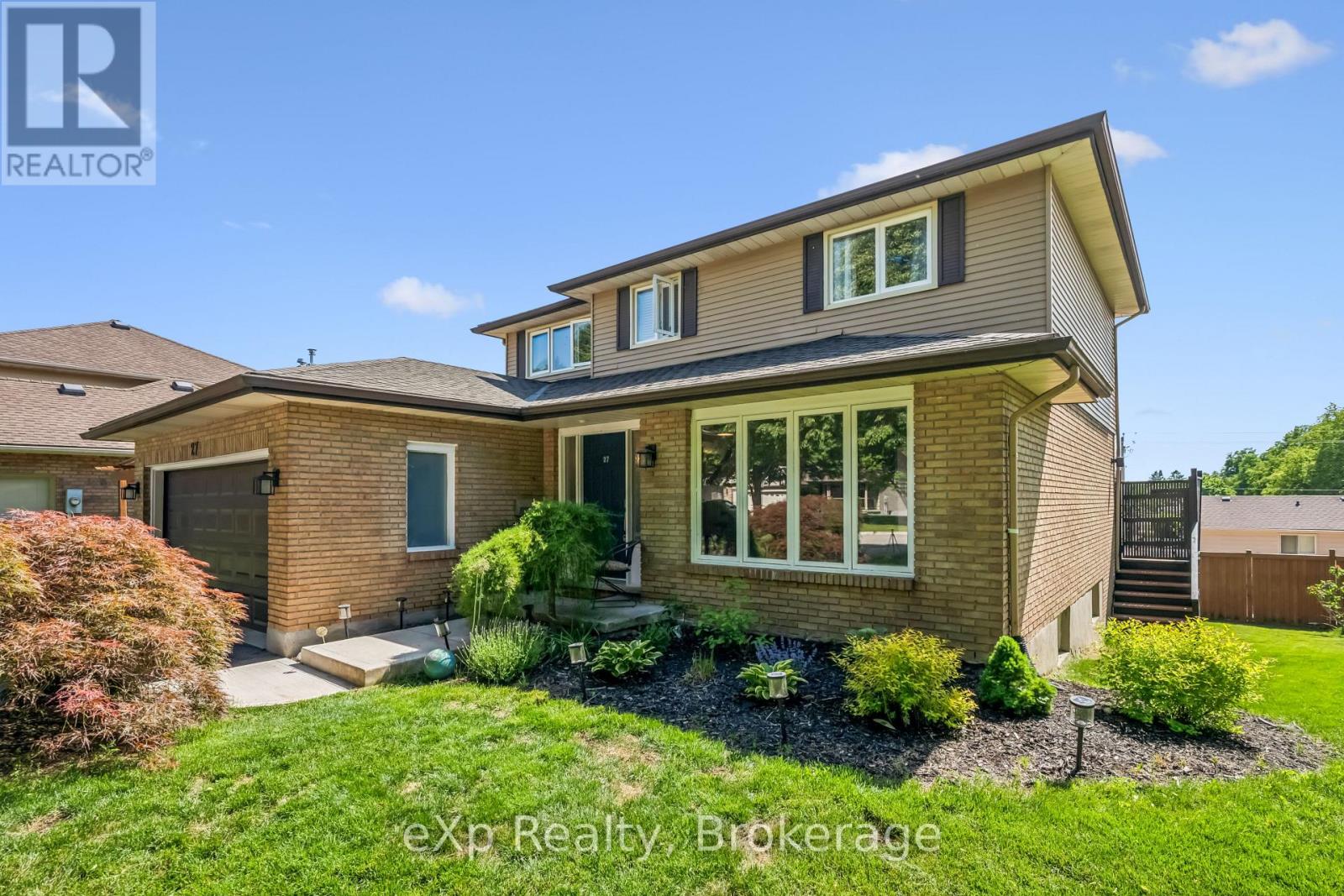 27 Notchwood Court, Kitchener, Ontario  N2A 3L4 - Photo 3 - X13424690