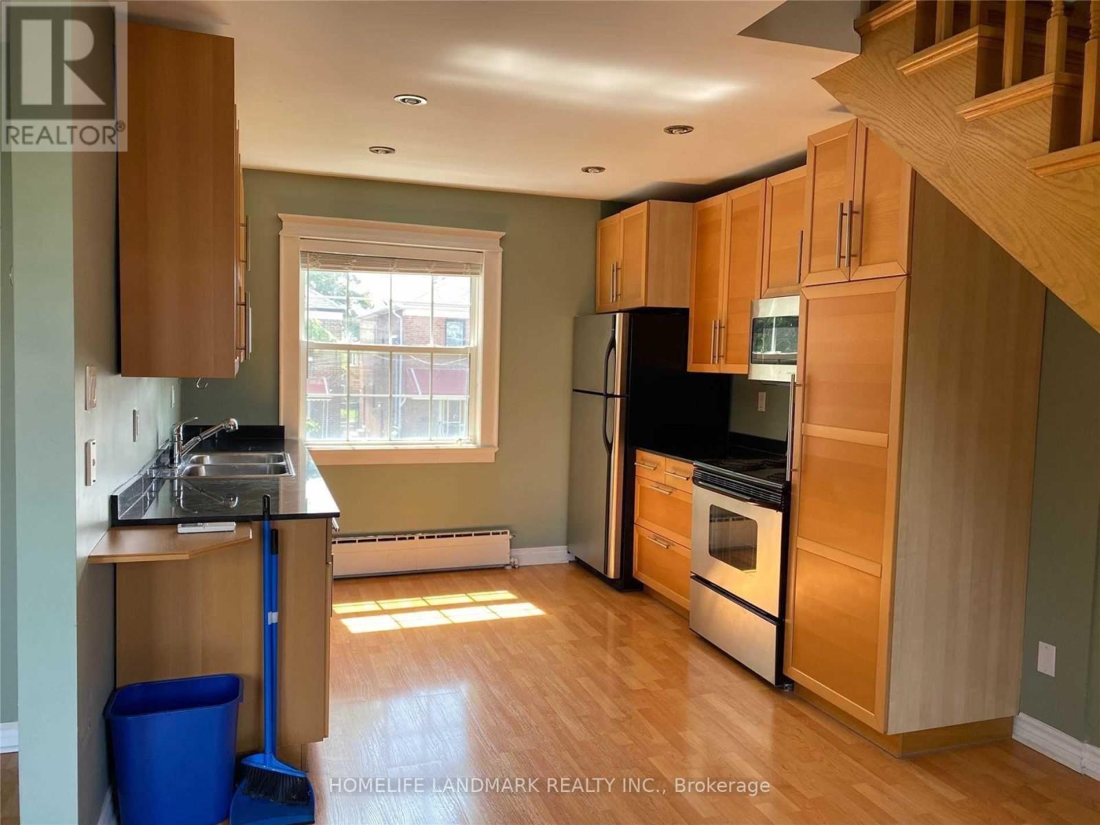 Upper - 4 Sully Crescent, Toronto, Ontario  M6J 2E4 - Photo 3 - C13424756