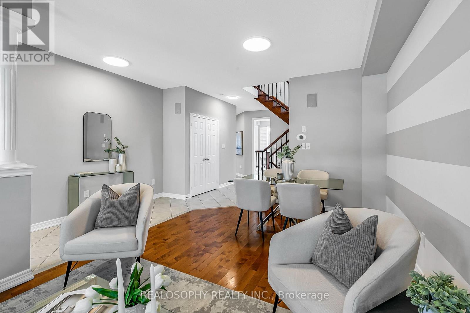 284 Bilbrough Street, Aurora, Ontario  L4G 7X5 - Photo 4 - N13424520