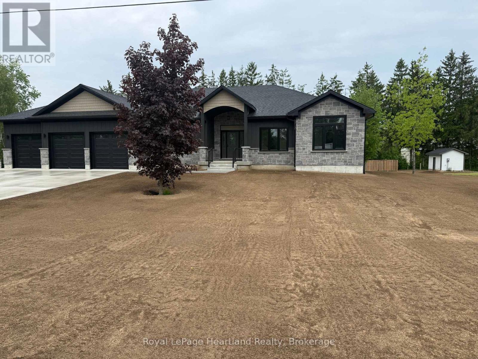 345 Turnberry Street, North Huron, Ontario  N0G 2W0 - Photo 50 - X12955900