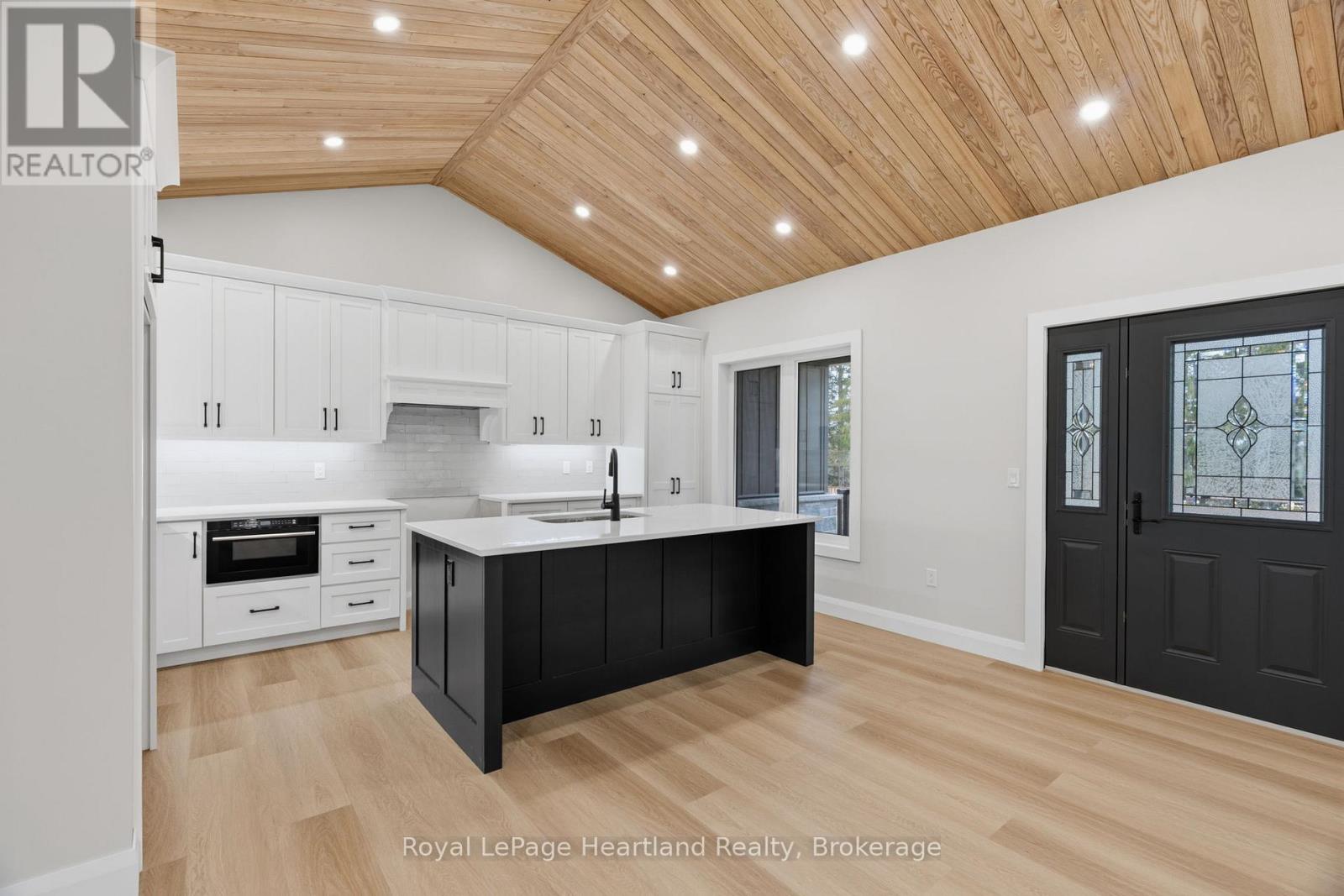 345 Turnberry Street, North Huron, Ontario  N0G 2W0 - Photo 8 - X12955900