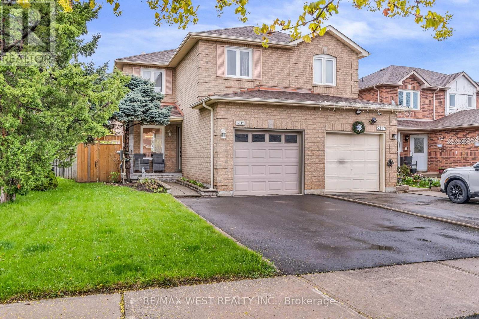 5349 Bullrush Drive, Mississauga, Ontario  L5V 1Z2 - Photo 2 - W13424476
