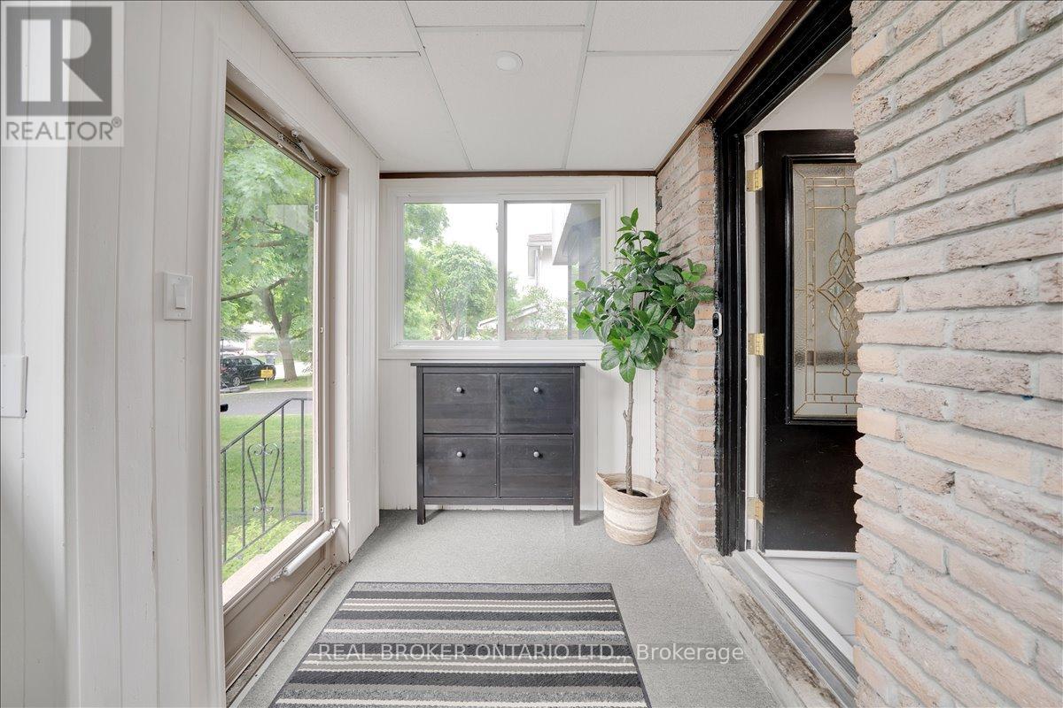 34 Wright Crescent, Caledon, Ontario  L7E 3X9 - Photo 6 - W13424532