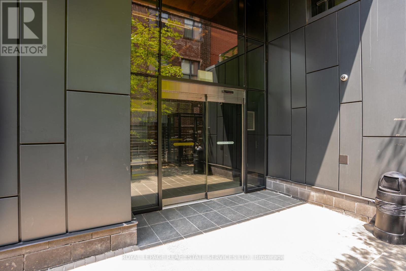 Ph # 09 - 383 Sorauren Avenue, Toronto, Ontario  M6R 1W5 - Photo 4 - W13424534