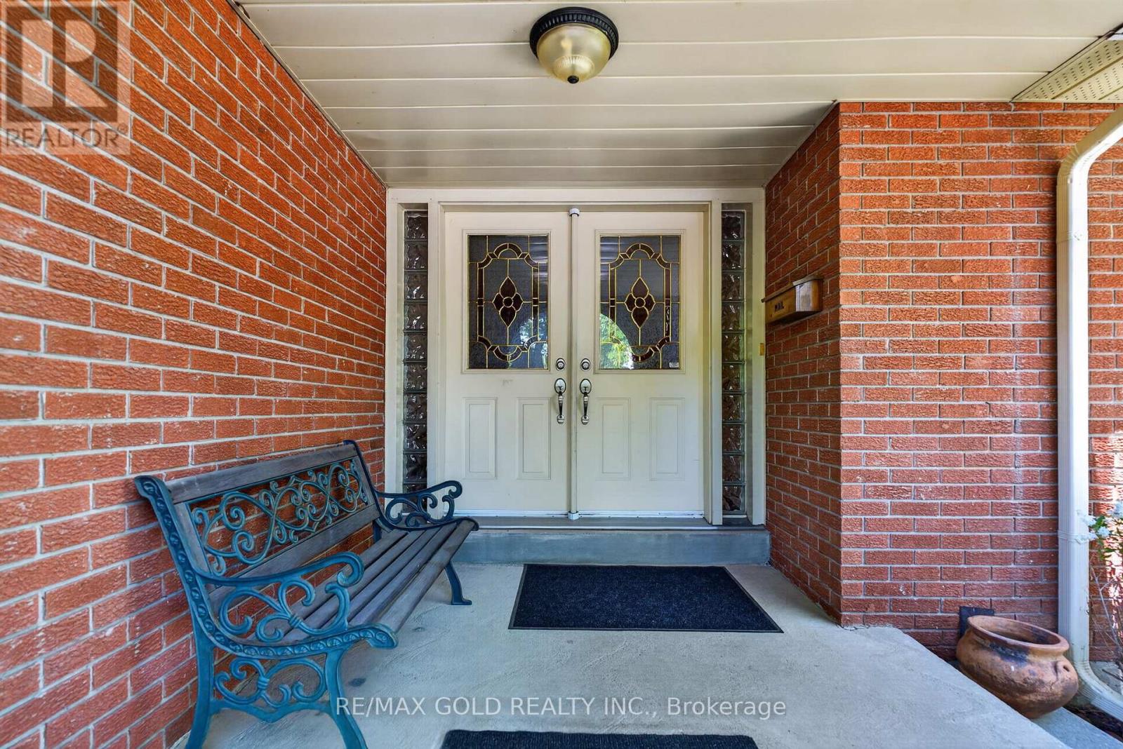14 Cairnmore Court, Brampton, Ontario  L6Z 1T6 - Photo 4 - W13424582