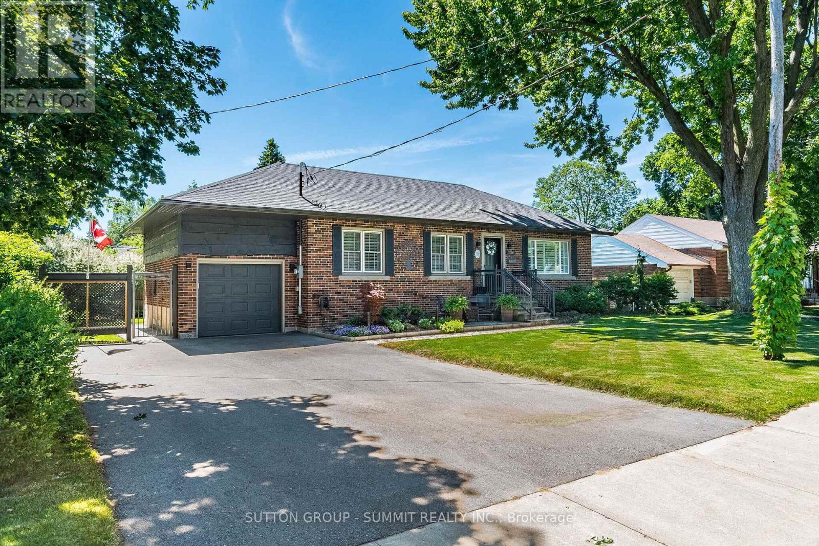 2084 Edinburgh Drive, Burlington, Ontario  L7R 2C9 - Photo 2 - W13424646