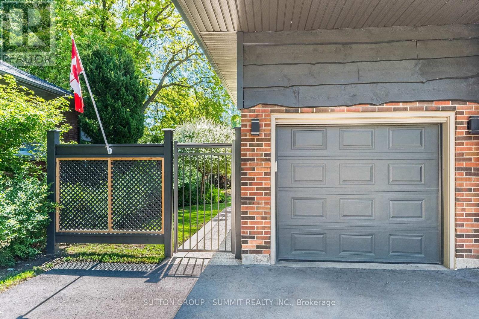 2084 Edinburgh Drive, Burlington, Ontario  L7R 2C9 - Photo 5 - W13424646