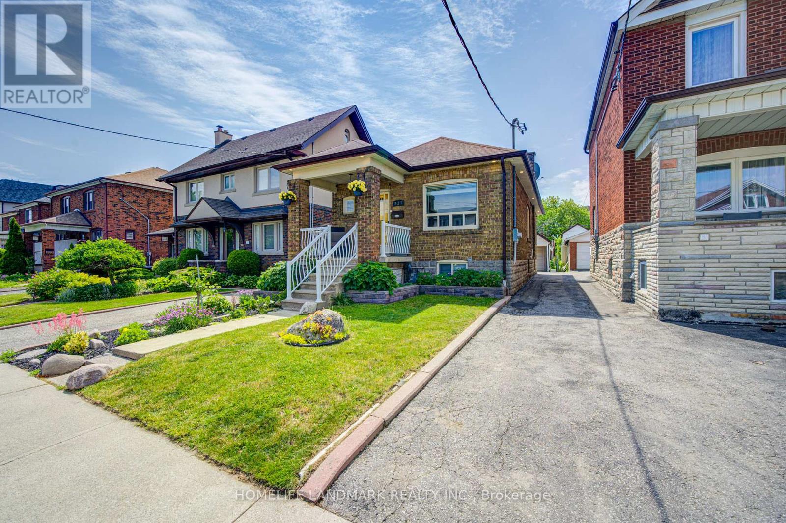 237 BELGRAVIA AVENUE, Toronto, Ontario