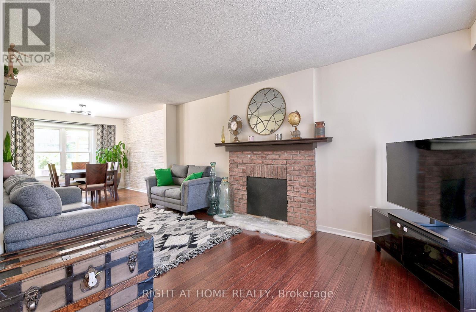4224 Trapper Crescent, Mississauga, Ontario  L5L 3A9 - Photo 2 - W13424742