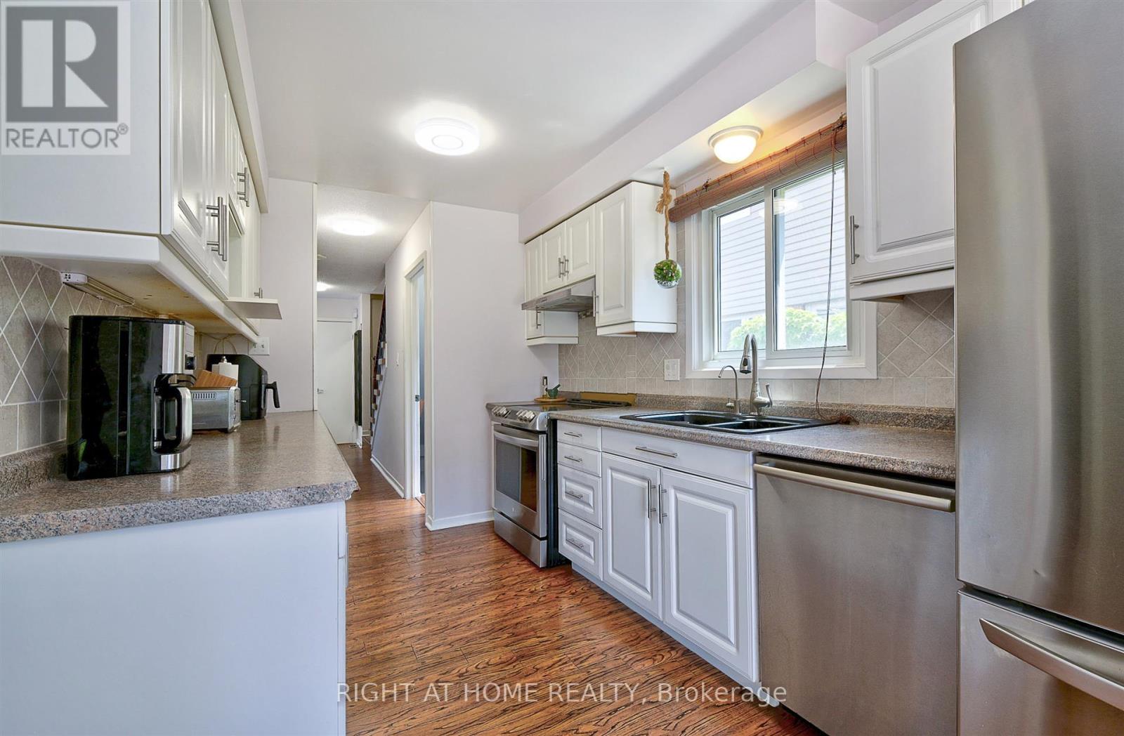 4224 Trapper Crescent, Mississauga, Ontario  L5L 3A9 - Photo 7 - W13424742