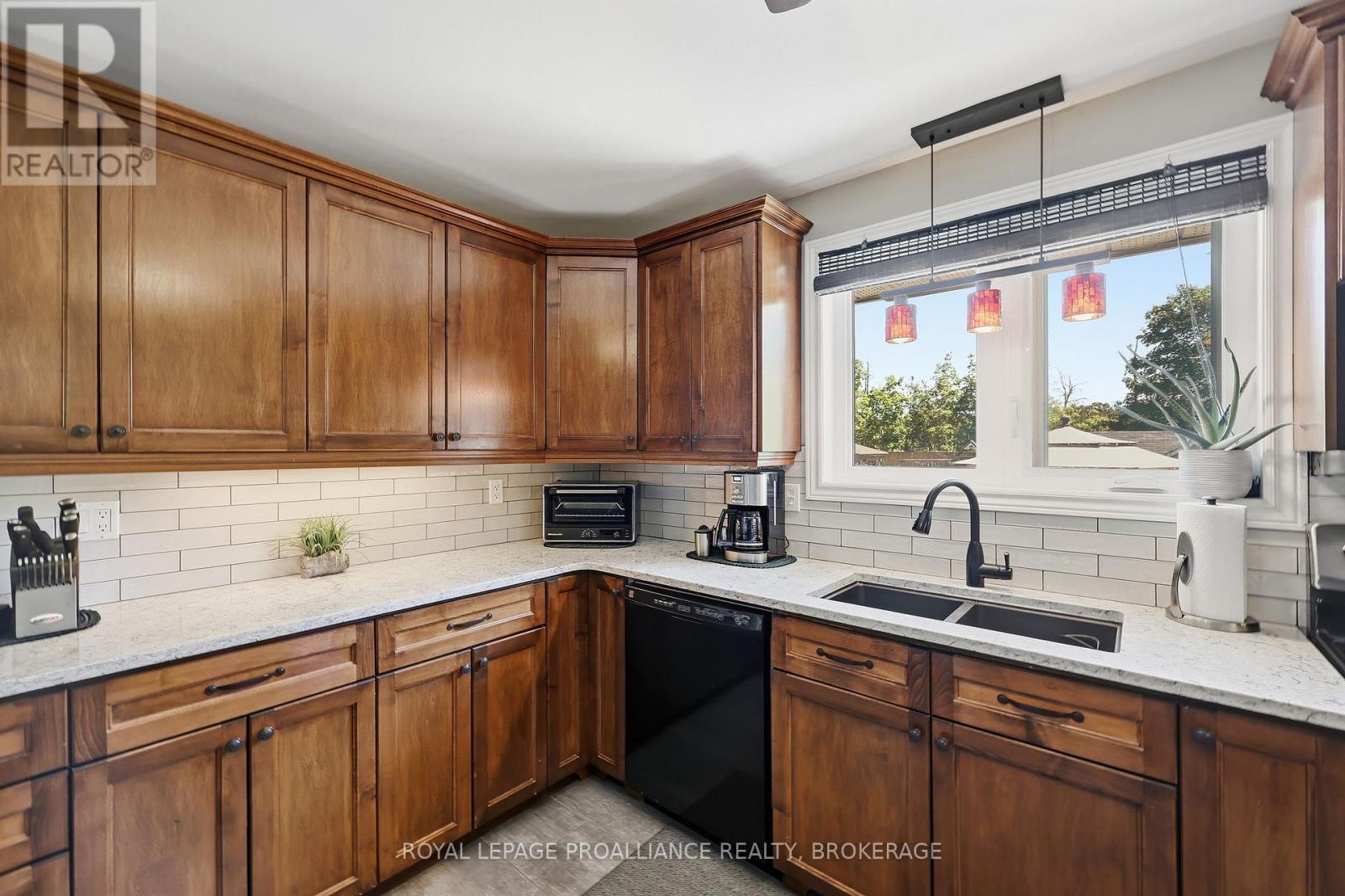 317 Avenue Road, Kingston, Ontario  K7M 1C8 - Photo 32 - X13425004