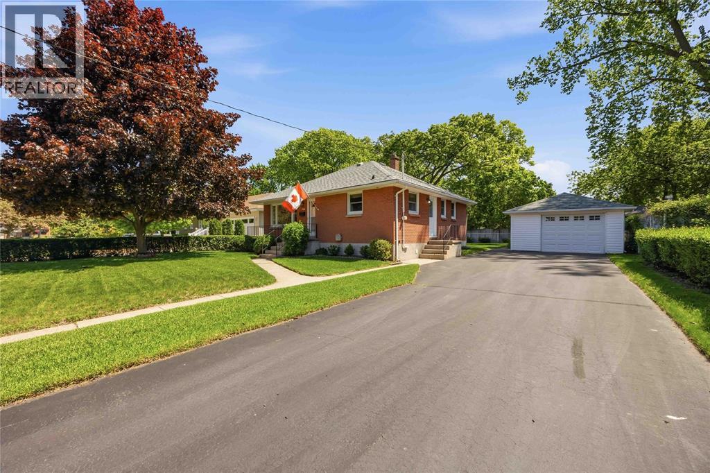 1508 Forest Street, Sarnia photo 2