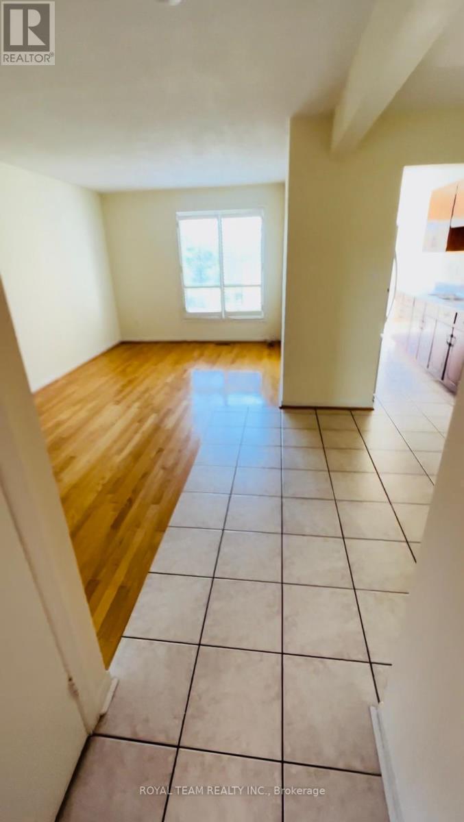 28 Oakmount Crescent, Vaughan, Ontario  L4K 2C3 - Photo 4 - N13027930