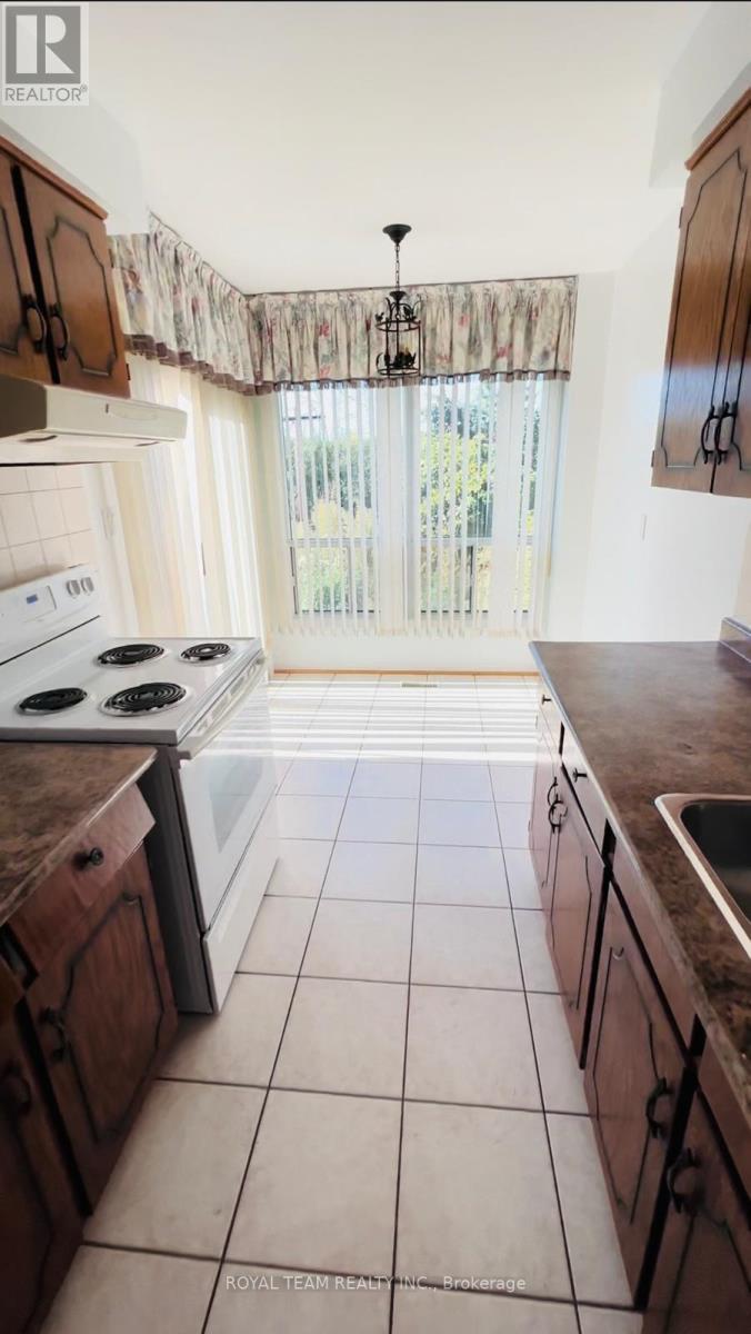 28 Oakmount Crescent, Vaughan, Ontario  L4K 2C3 - Photo 7 - N13027930