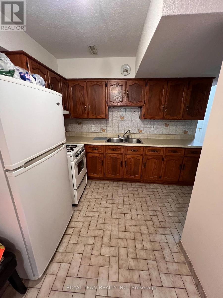 28 Oakmount Crescent, Vaughan, Ontario  L4K 2C3 - Photo 10 - N13027930