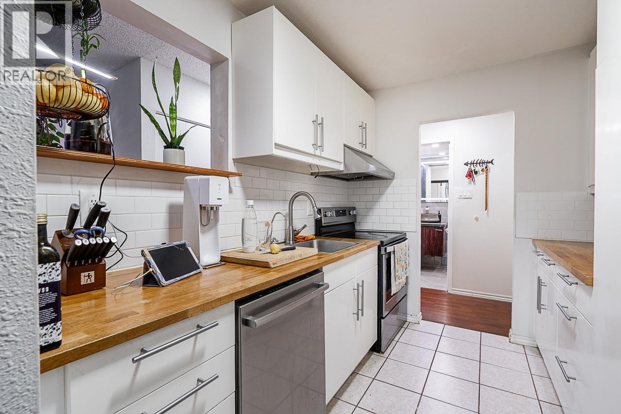 222 3411 Springfield Drive, Richmond, British Columbia  V7E 1Z1 - Photo 2 - R3134457
