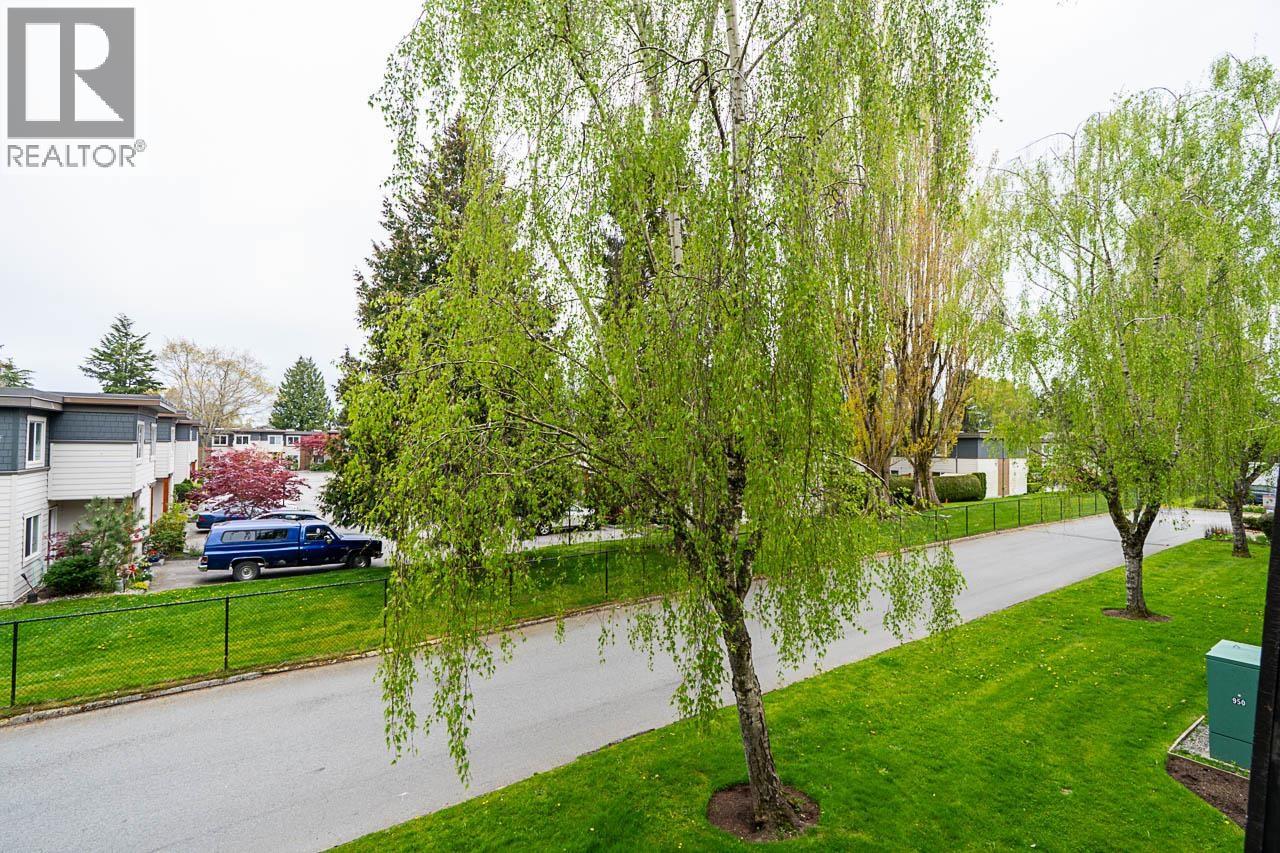 222 3411 Springfield Drive, Richmond, British Columbia  V7E 1Z1 - Photo 32 - R3134457