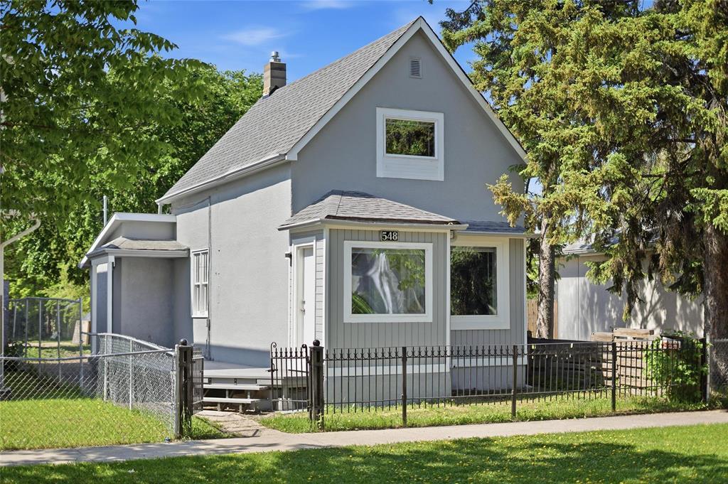 548 Stella Avenue, Winnipeg, Manitoba  R2W 2V4 - Photo 1 - 202613234