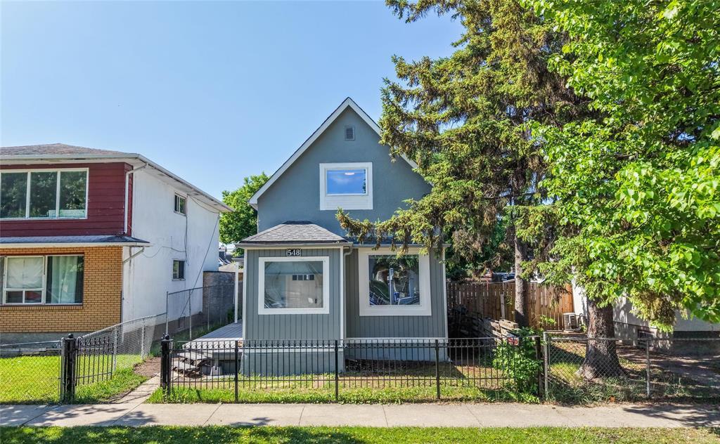 548 Stella Avenue, Winnipeg, Manitoba  R2W 2V4 - Photo 2 - 202613234