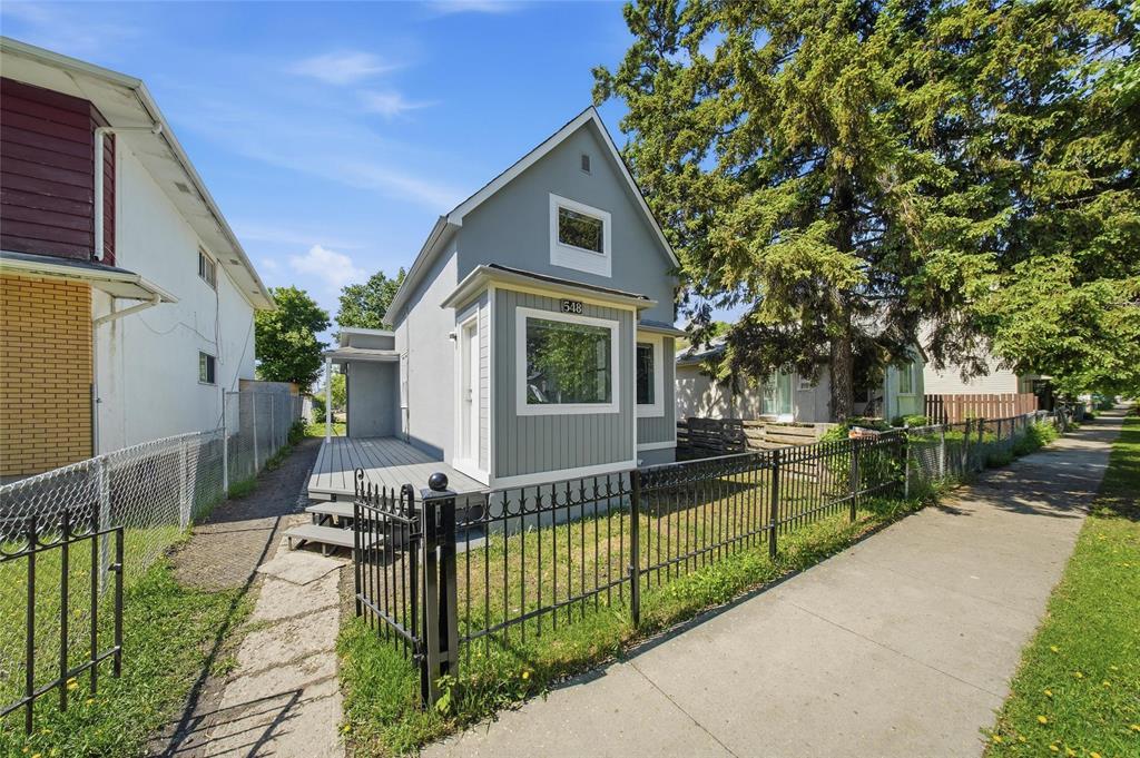 548 Stella Avenue, Winnipeg, Manitoba  R2W 2V4 - Photo 3 - 202613234
