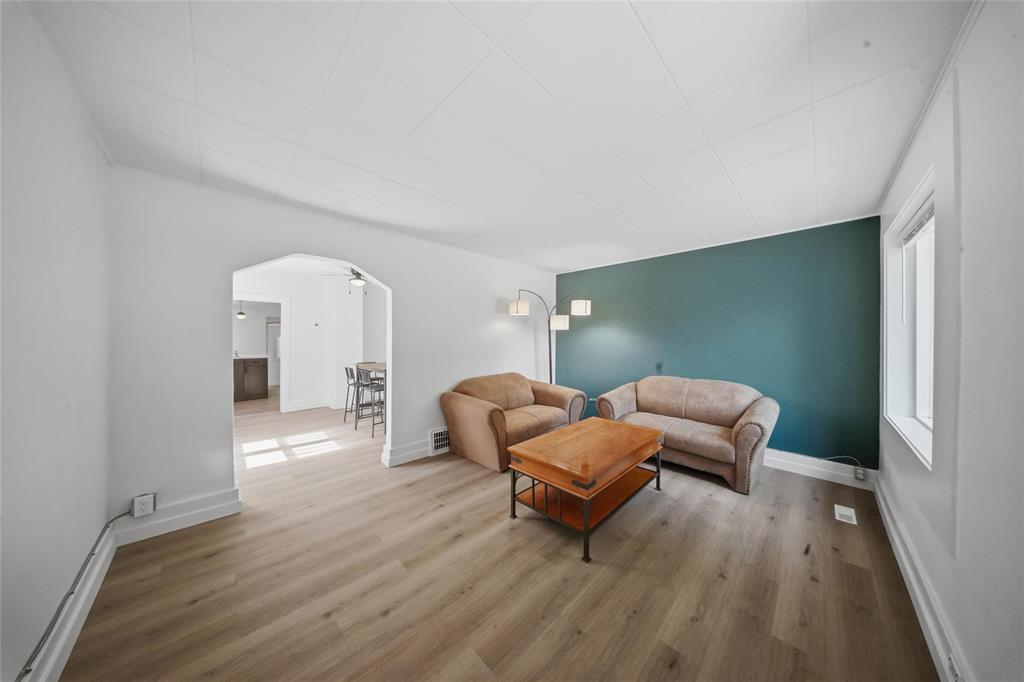 548 Stella Avenue, Winnipeg, Manitoba  R2W 2V4 - Photo 6 - 202613234