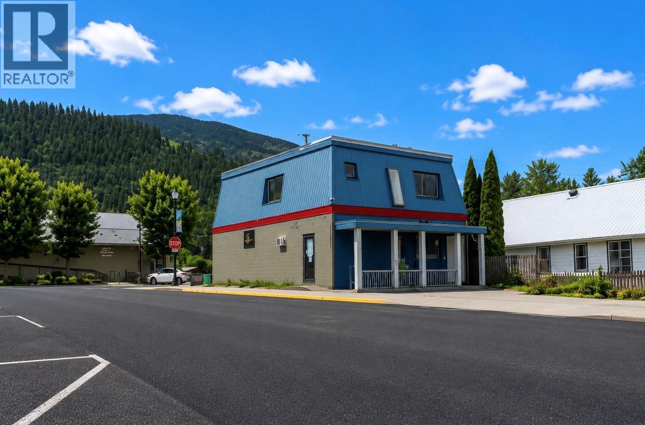 560 Shuswap Avenue, Chase, British Columbia  V0E 1M1 - Photo 2 - 10389860