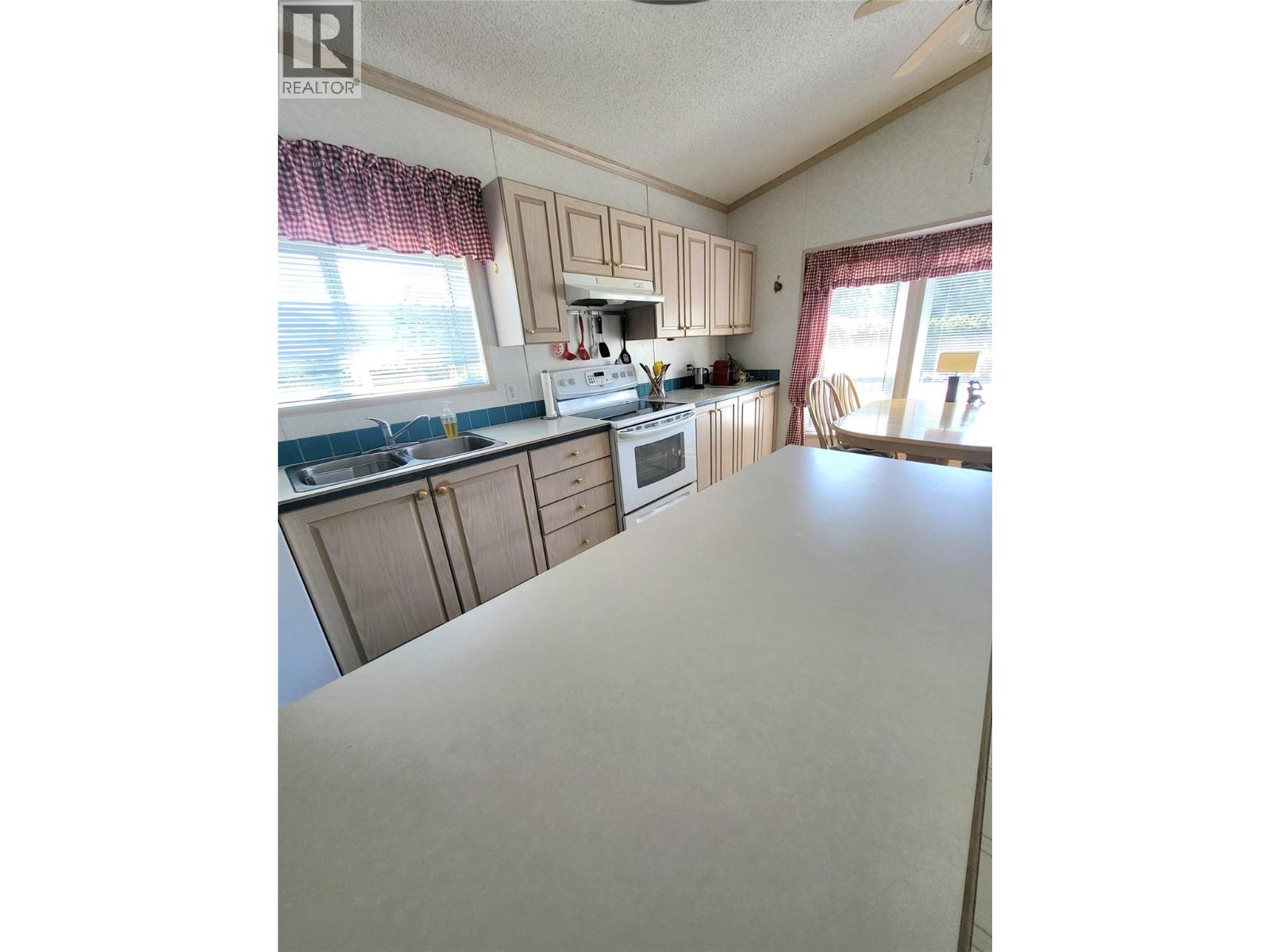 321 Yorkton Avenue Unit# 12, Penticton, British Columbia  V2A 3V6 - Photo 2 - 10390119