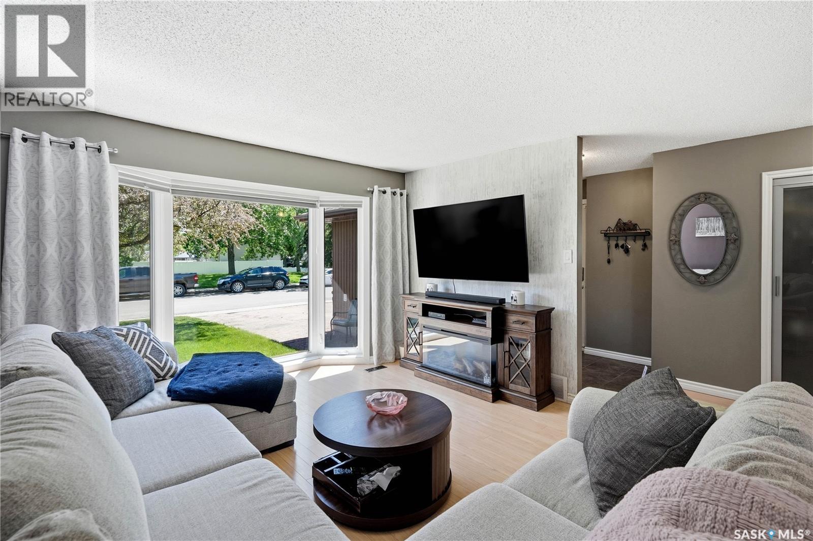 179 Merlin Crescent, Regina, Saskatchewan  S4R 3E6 - Photo 2 - SK038757