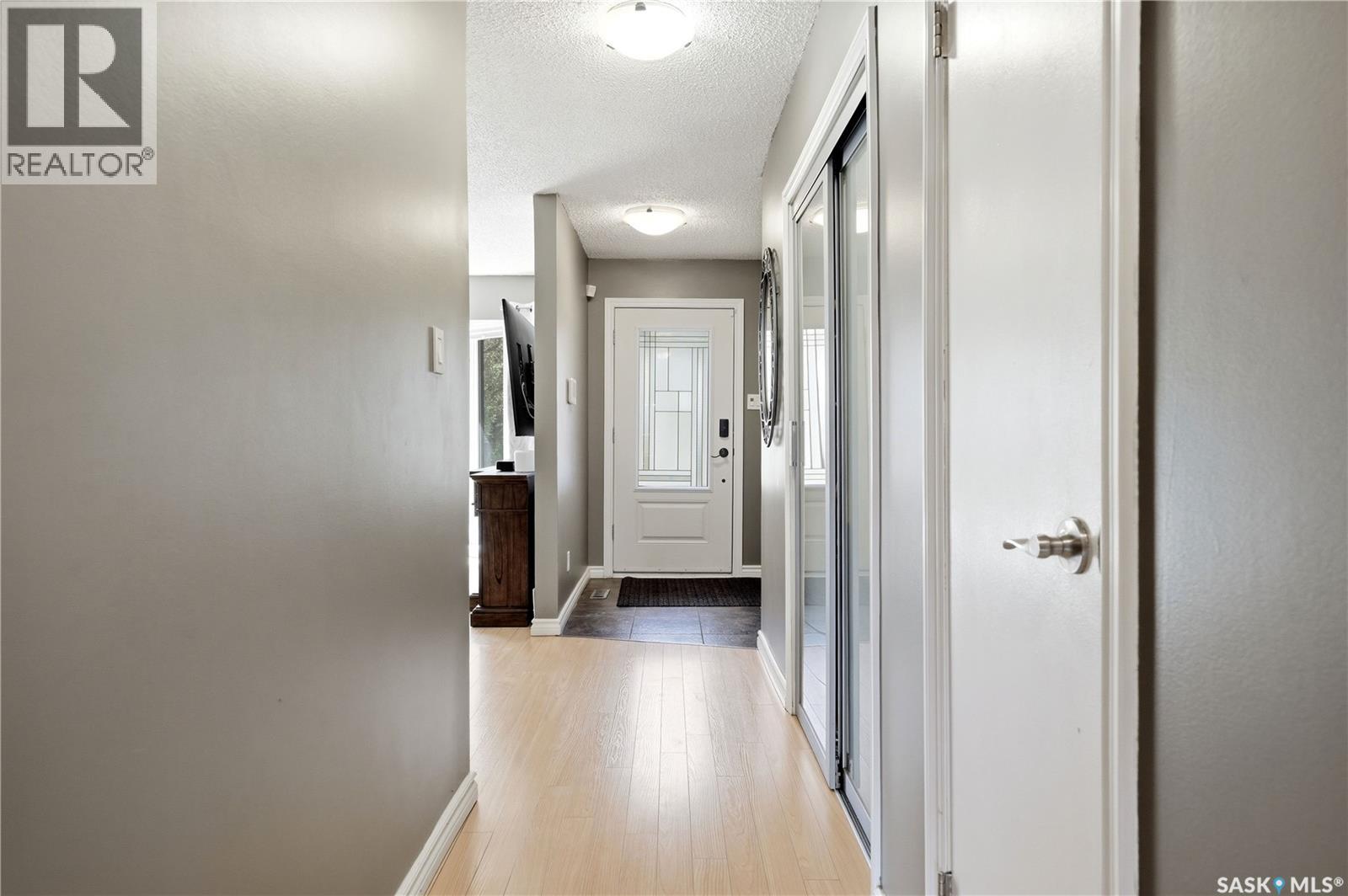 179 Merlin Crescent, Regina, Saskatchewan  S4R 3E6 - Photo 4 - SK038757