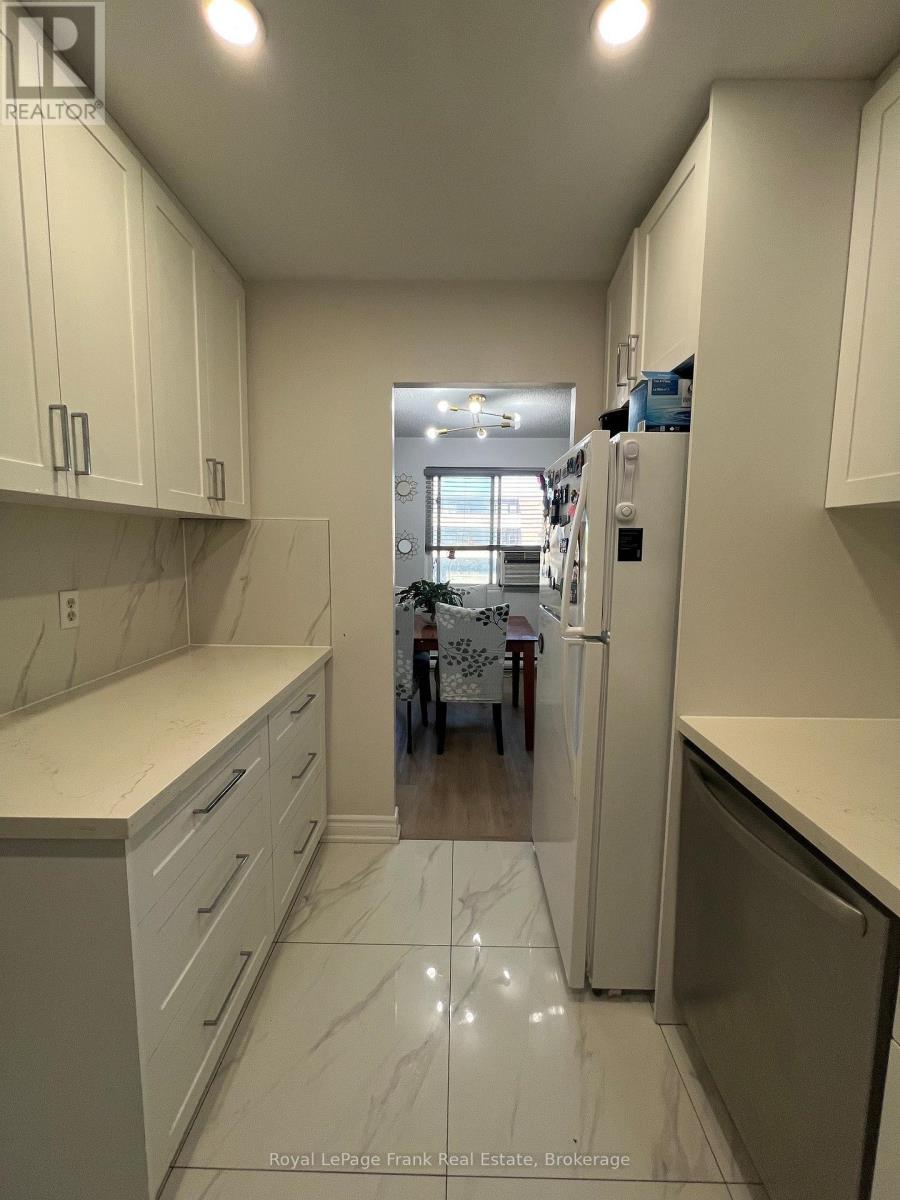 409 - 131 Taunton Road E, Oshawa, Ontario  L1G 3T8 - Photo 5 - E13425526