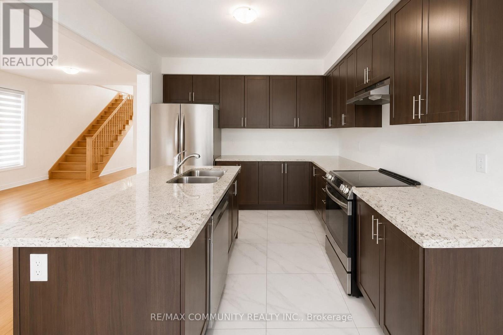 44 Bannister Road, Barrie, Ontario  L9J 0L7 - Photo 6 - S13424940