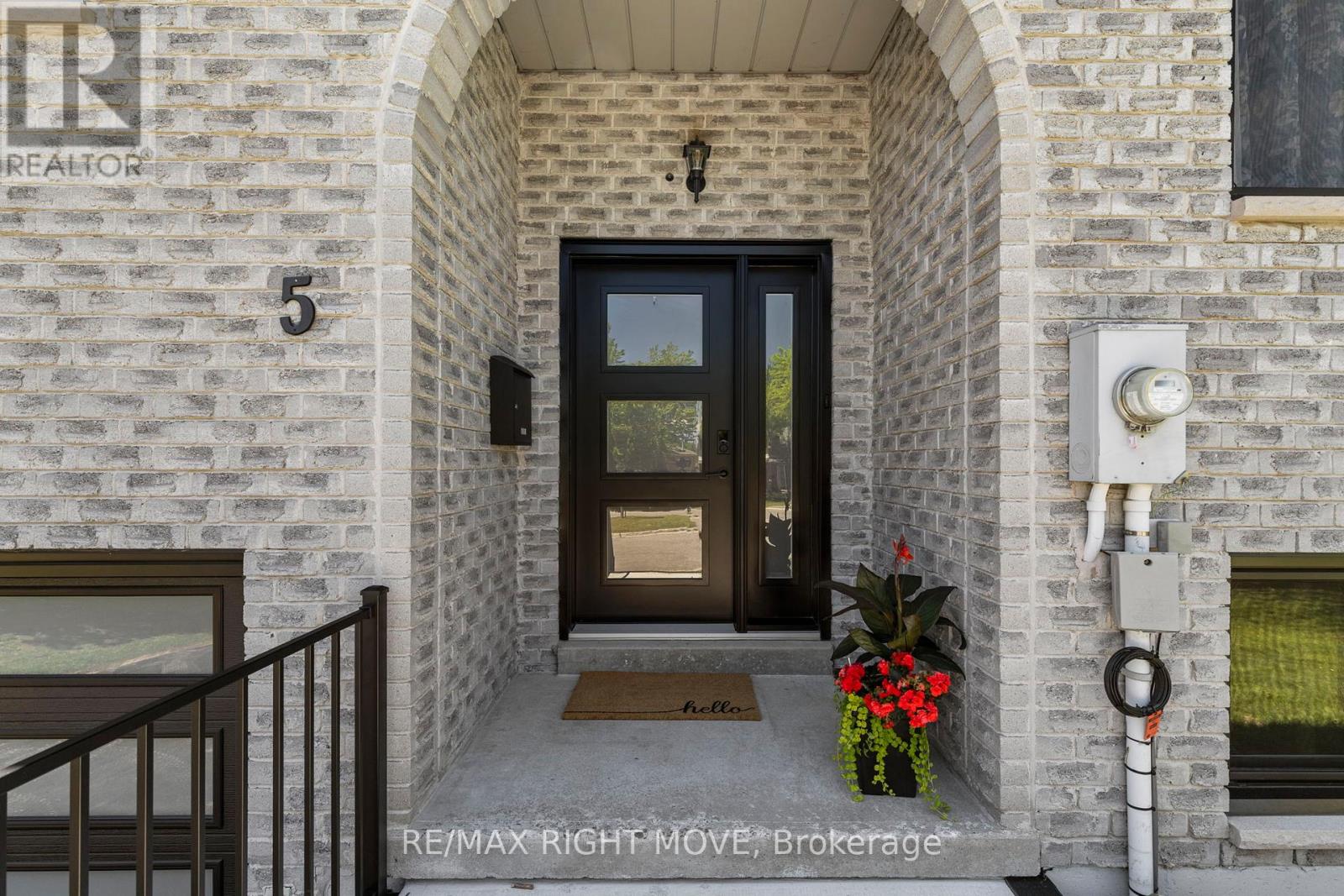 5 Chestnut Place, Orillia, Ontario  L3V 7N8 - Photo 3 - S13425016