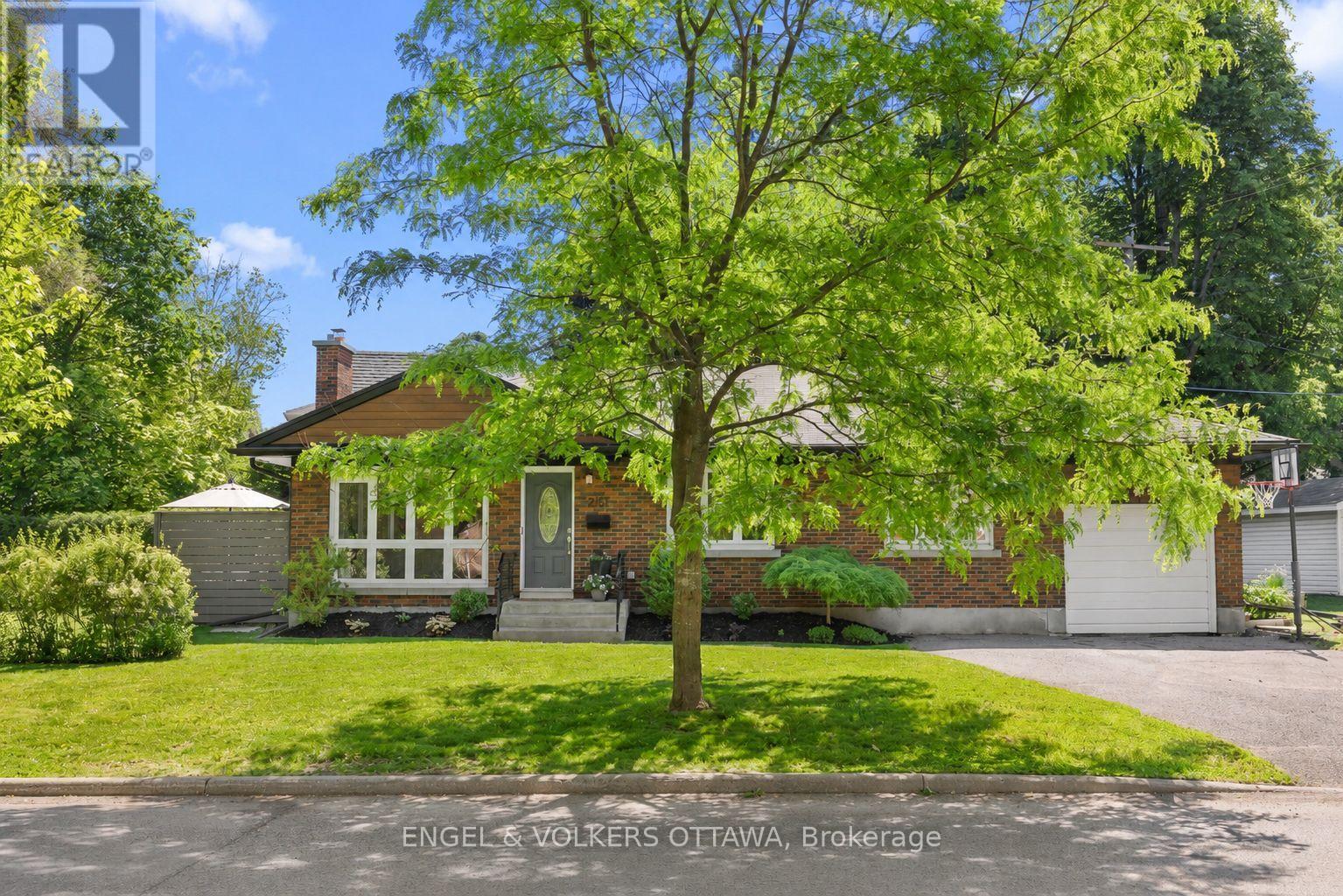 2161 BLOSSOM DRIVE, Ottawa, Ontario