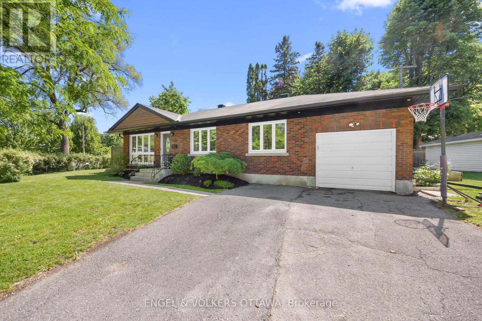 2161 Blossom Drive, Ottawa, Ontario  K1H 6G6 - Photo 3 - X13425284