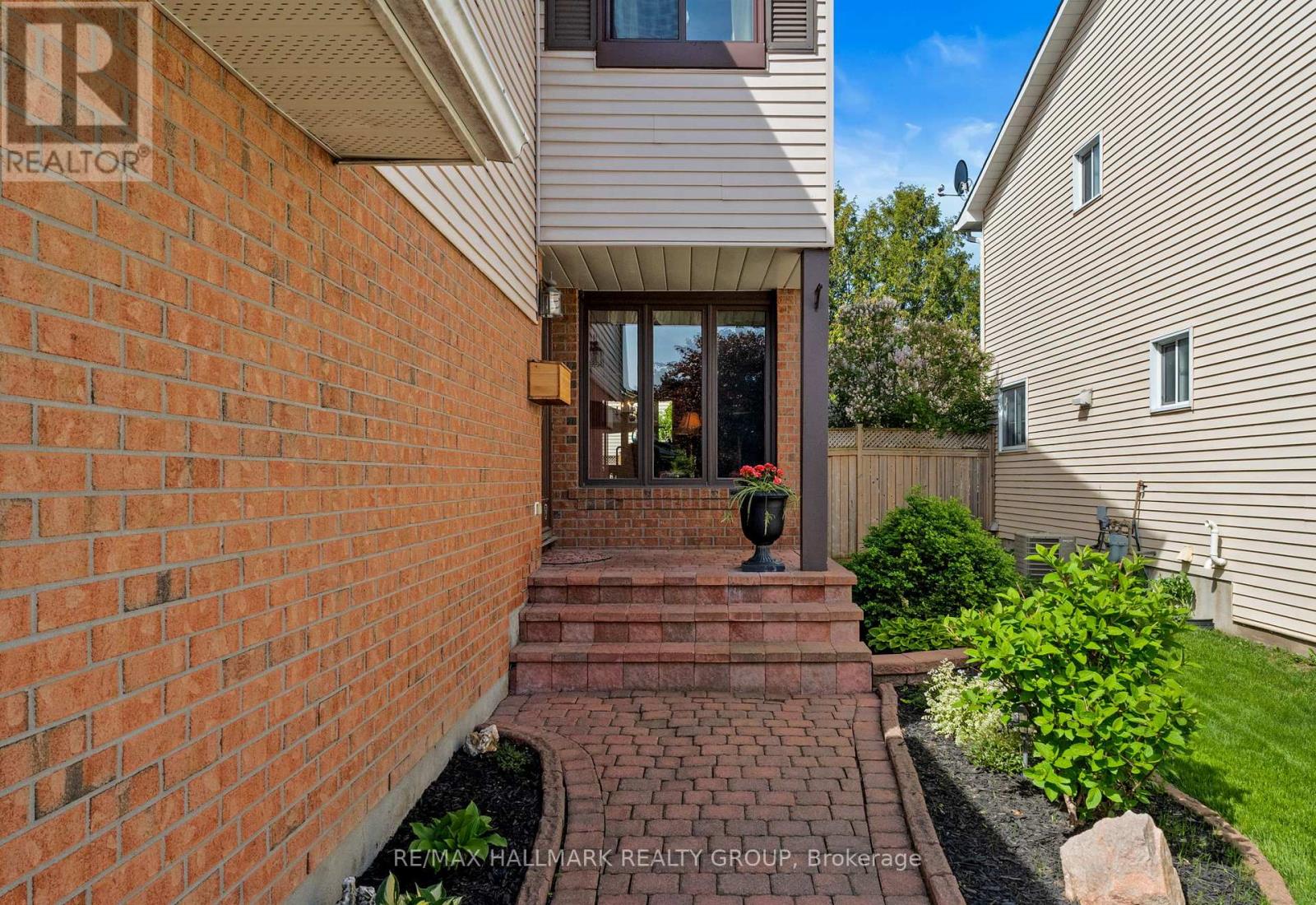1912 Des Epinettes Avenue, Ottawa, Ontario K1C 6P5 - Photo 2 - X13425550