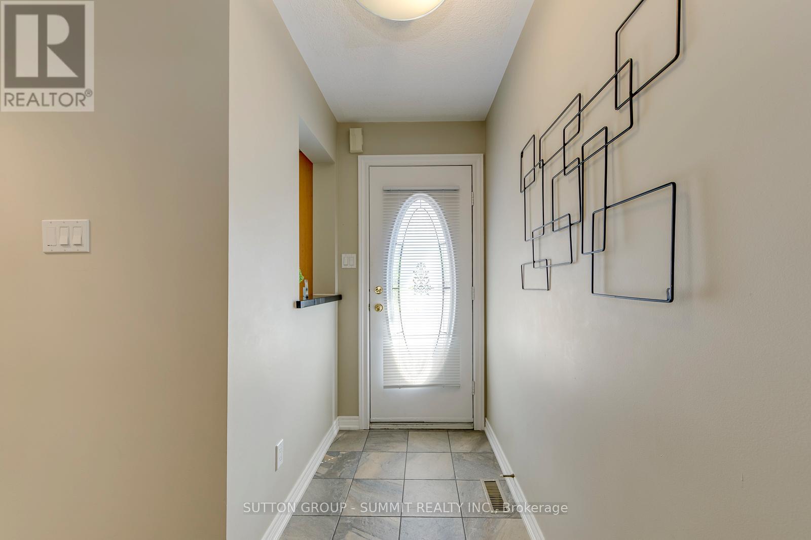5865 Dalebrook Crescent, Mississauga, Ontario  L5M 5X1 - Photo 4 - W13425070