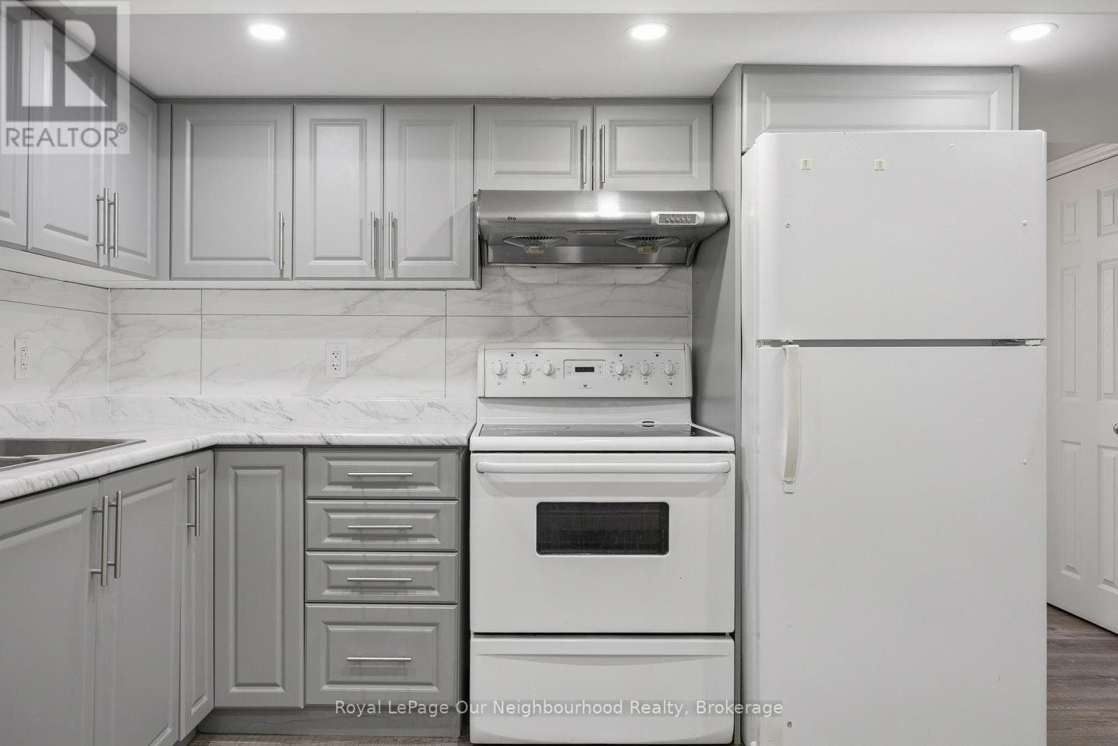 Bsmt - 206 Sunny Meadow Boulevard, Brampton, Ontario  L6R 2Y7 - Photo 3 - W13425090