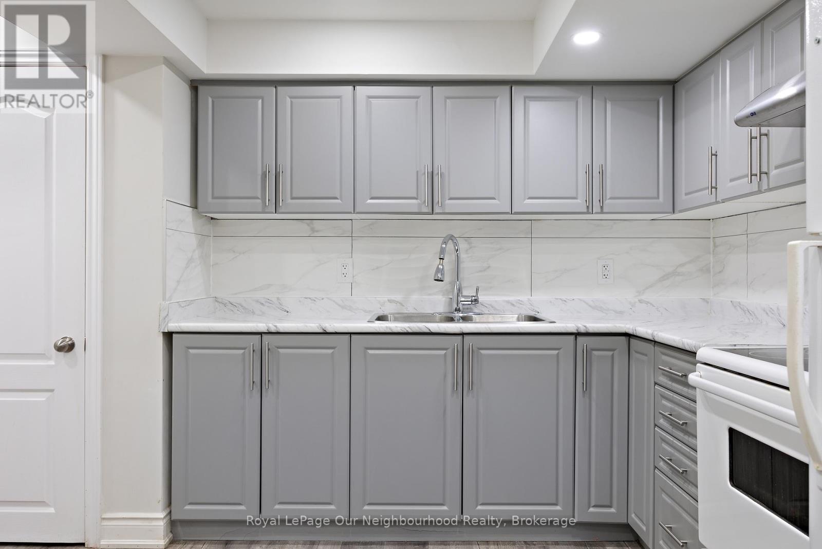 Bsmt - 206 Sunny Meadow Boulevard, Brampton, Ontario  L6R 2Y7 - Photo 6 - W13425090