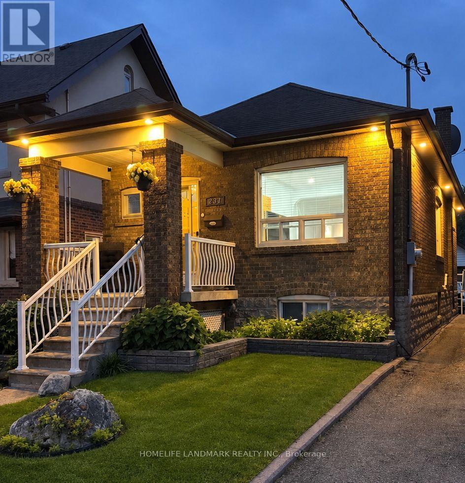 237 Belgravia Avenue, Toronto, Ontario  M6E 2M9 - Photo 37 - W13424720