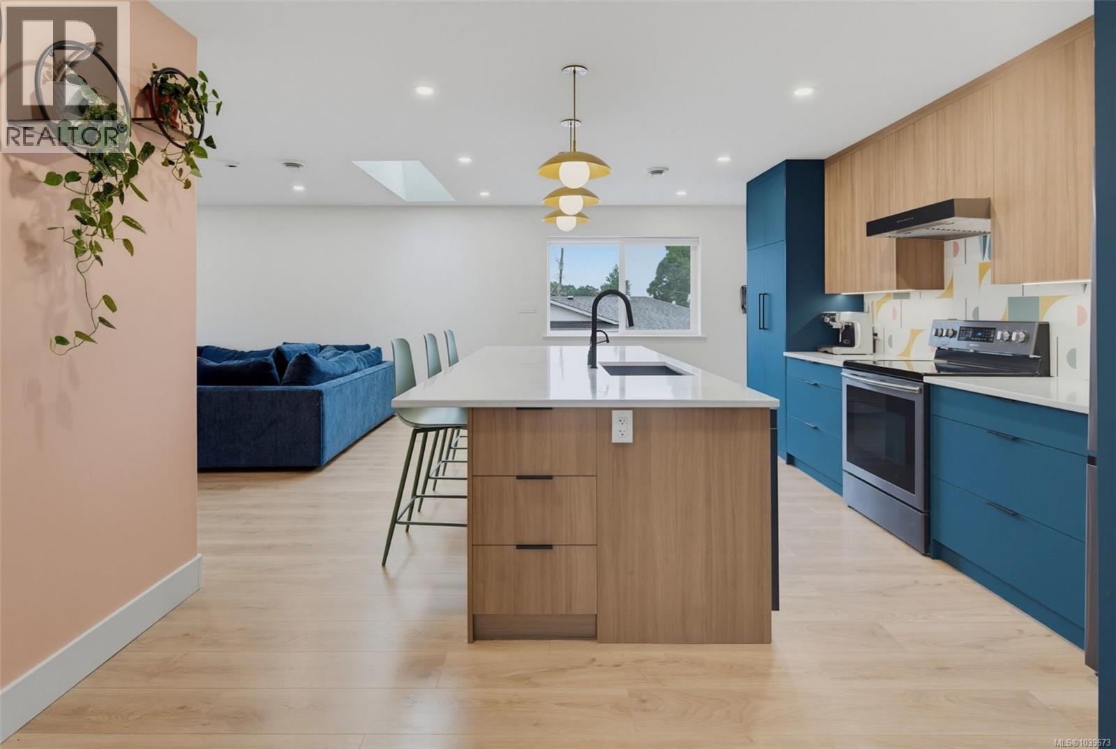 4000 Santa Rosa Pl, Saanich, British Columbia  V8Z 7K9 - Photo 14 - 1039673