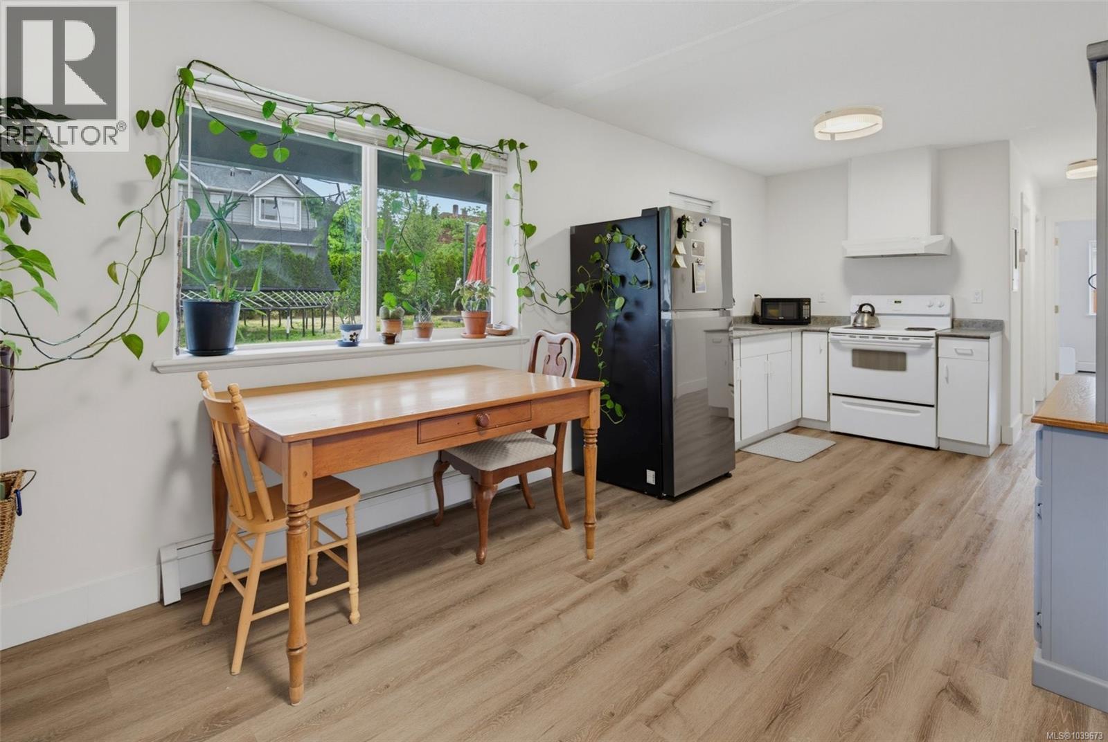 4000 Santa Rosa Pl, Saanich, British Columbia  V8Z 7K9 - Photo 33 - 1039673