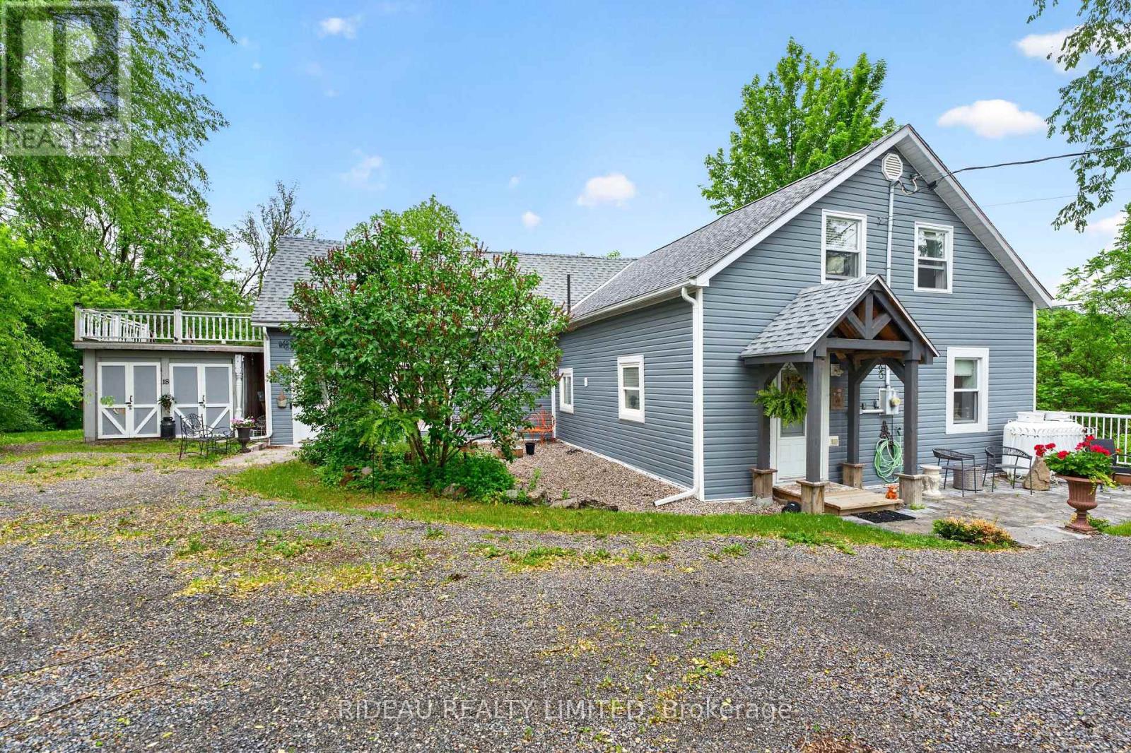 18 BEDFORD STREET, Westport, Ontario