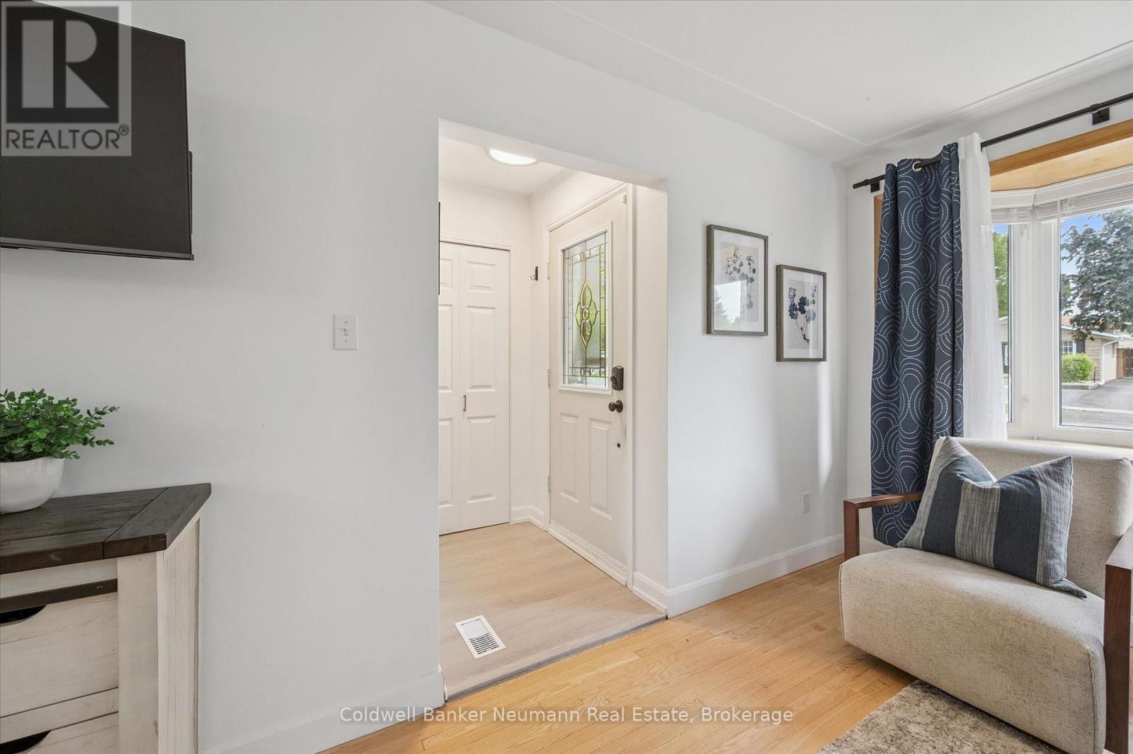 12 Shea Crescent, Kitchener, Ontario  N2E 1E8 - Photo 3 - X13425186