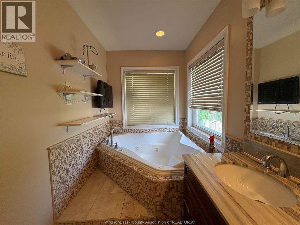 3717 Maguire Street, Windsor, Ontario  N9E 4V3 - Photo 16 - 26013635