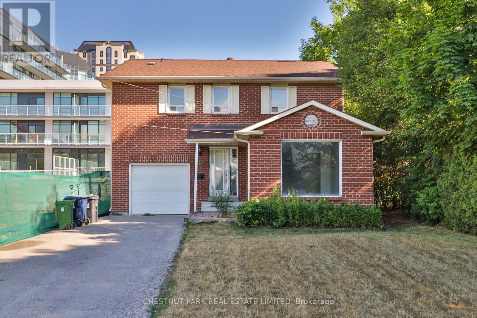 18 DERVOCK CRESCENT, Toronto, Ontario