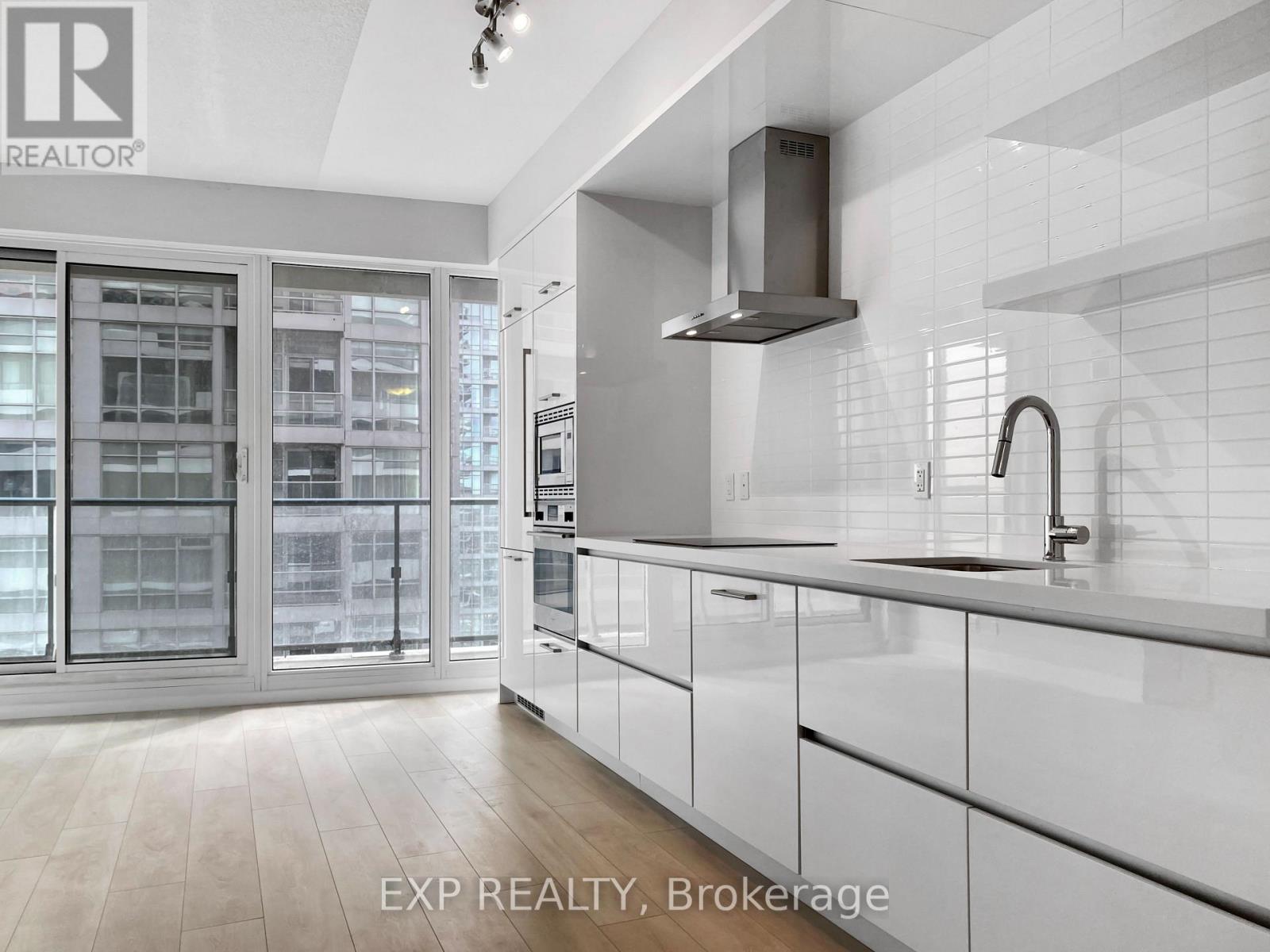 1906 - 2221 Yonge Street, Toronto, Ontario  M4S 2B4 - Photo 4 - C13425512
